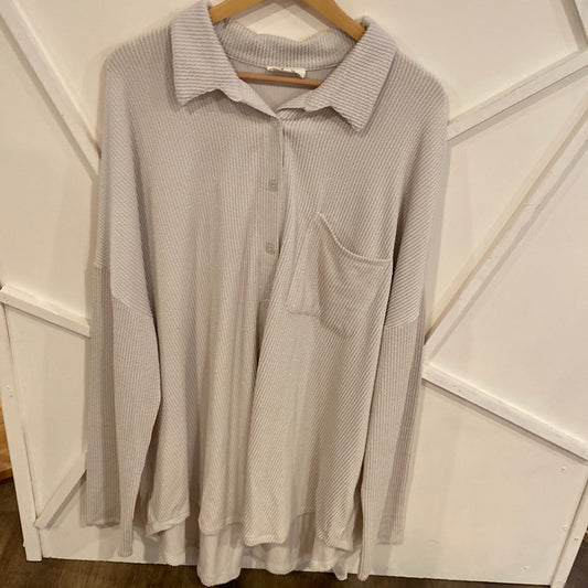 Knit shirt w/Long sleeve button front