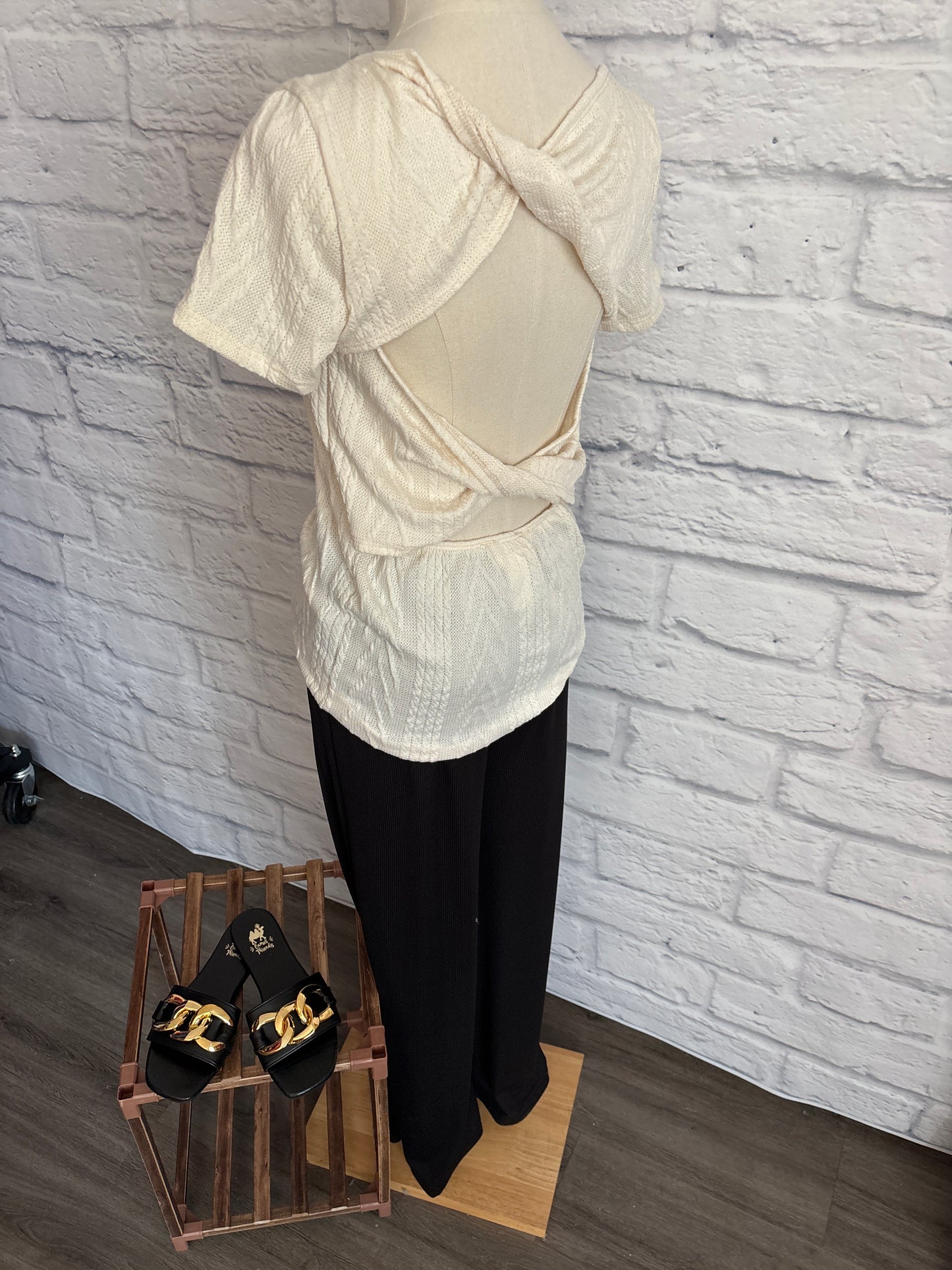 CABLE KNIT TOP WITH BACK DOUBLE TWIST DETAIL