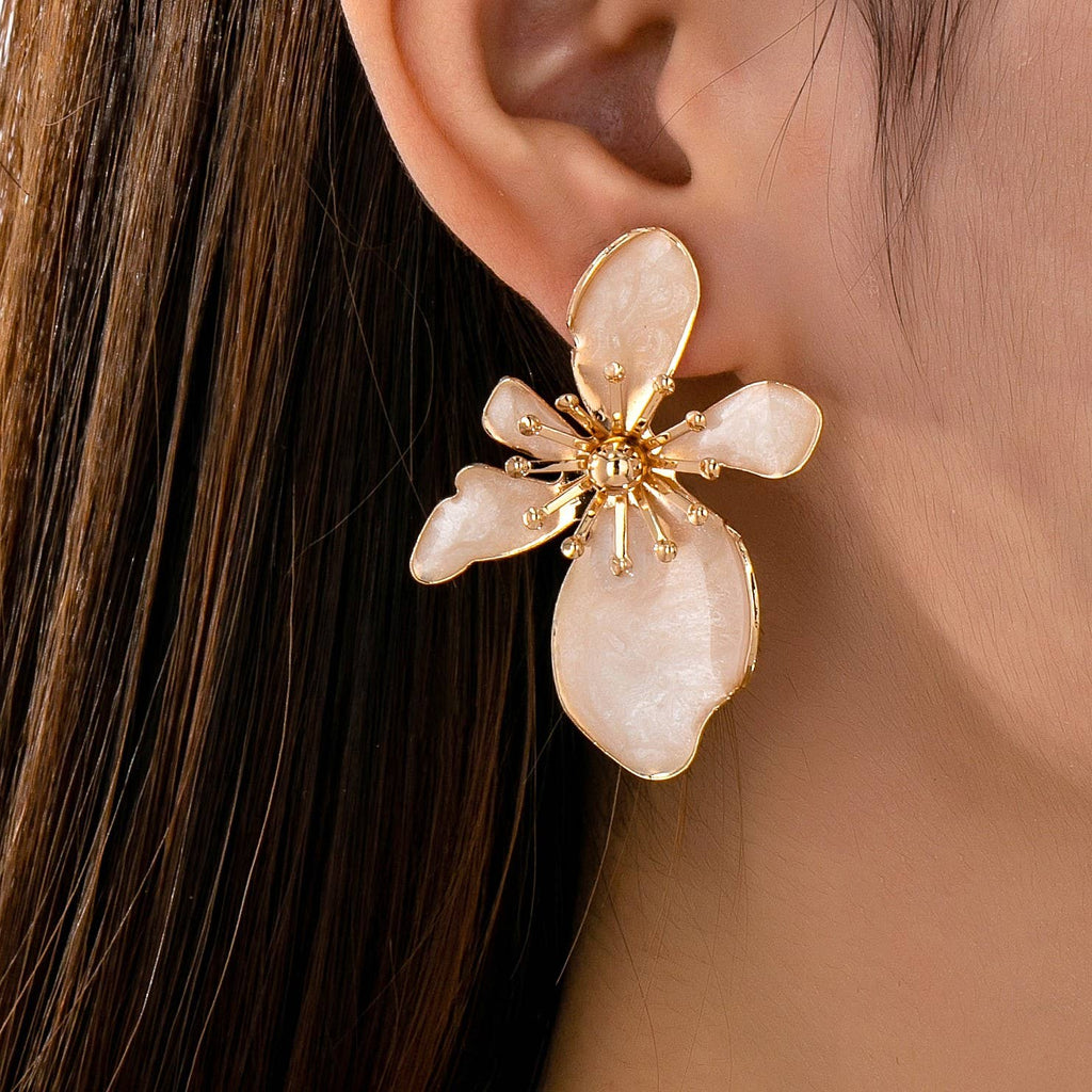 BOLD STATEMENT EPOXY FLOWER GOLD STUD