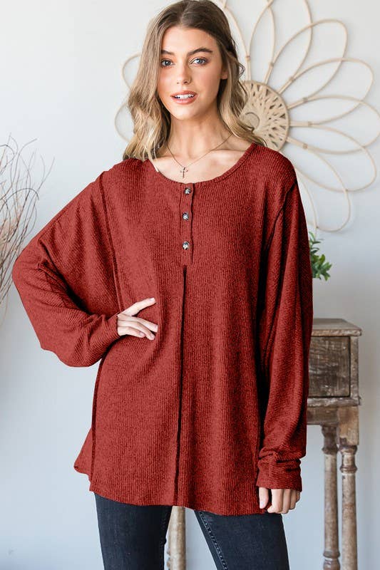 SOLID RIBBED TOP WITH BUTTON AND STITCH