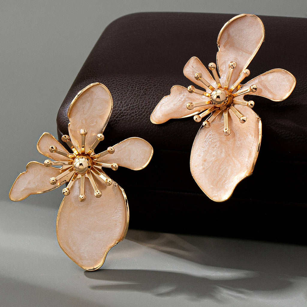 BOLD STATEMENT EPOXY FLOWER GOLD STUD
