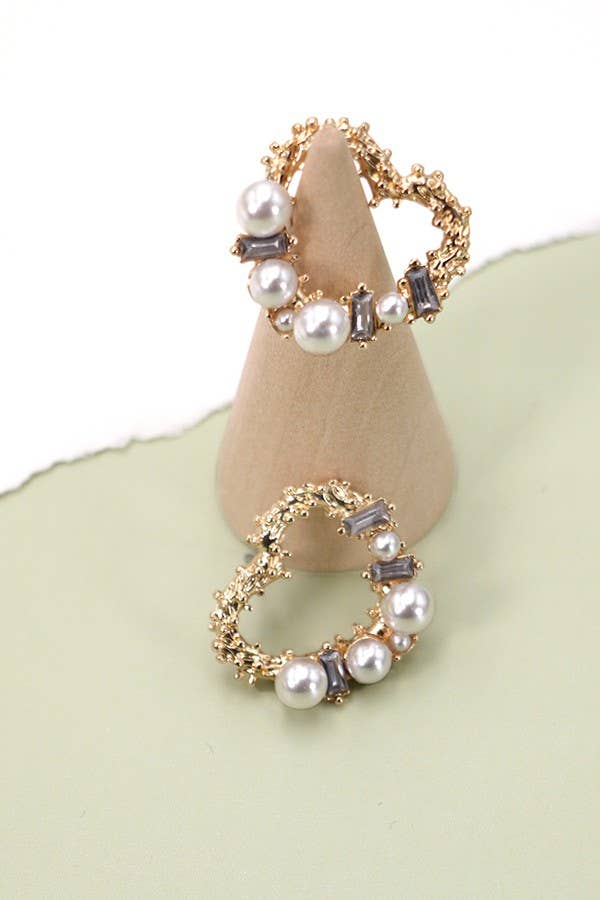 BAGUETTE PEARL HEART POST EARRINGS
