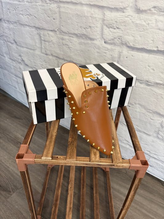 Clair - closed toe shoe