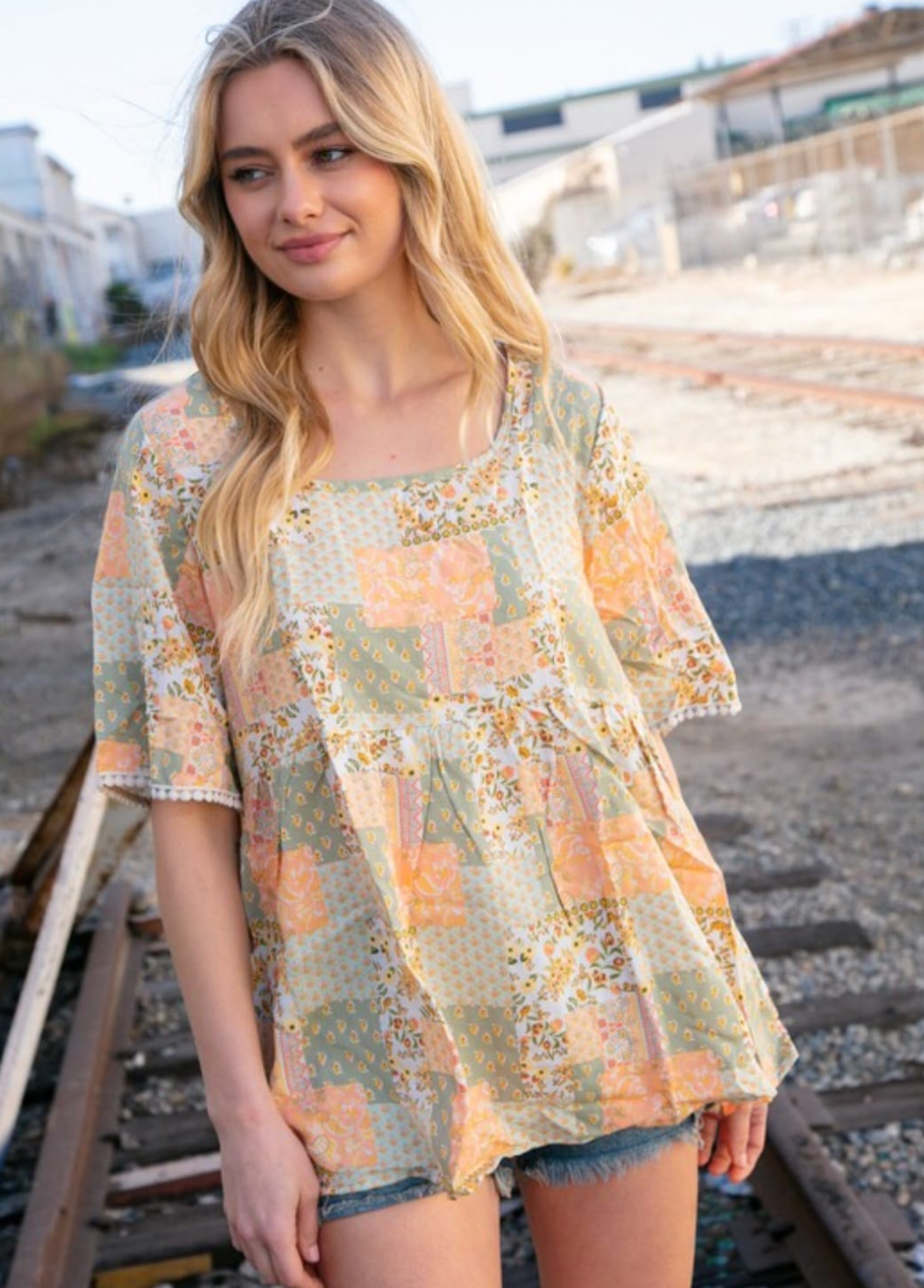 BOHEMIAN FLORAL FLUTTER SHORT SLEEVE WOVEN TOP