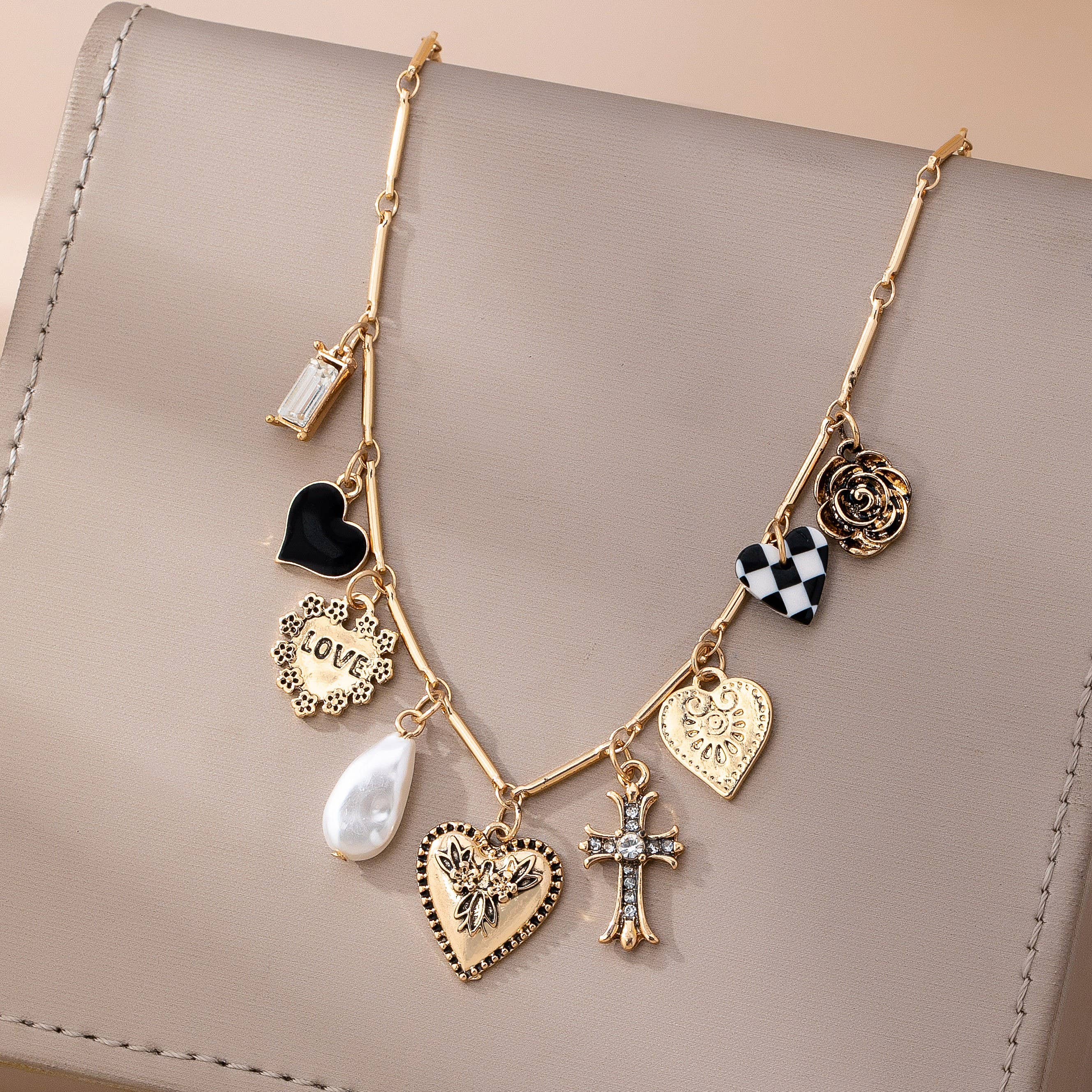 CHARM NECKLACE-HEART CHECKER CROSS CHARM | 80N92681