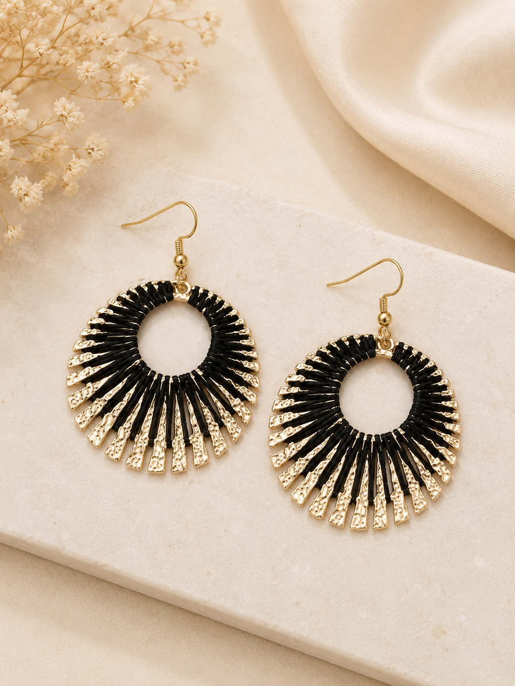 CIRCLE DANGLE WITH INNER STRING EARRINGS